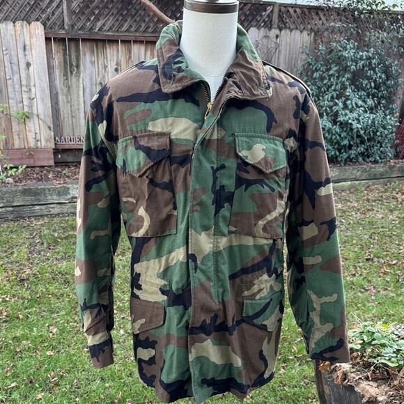 VTG US Army M65 Field Jacket Medium Woodland Camo Cold Weather Coat Hood Liner